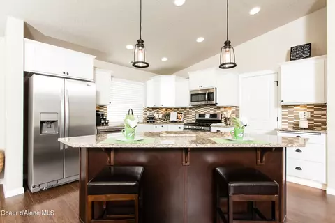 Kitchen - 1270 E Walton Ave, Post Falls, ID 83854 photo 2 of 4