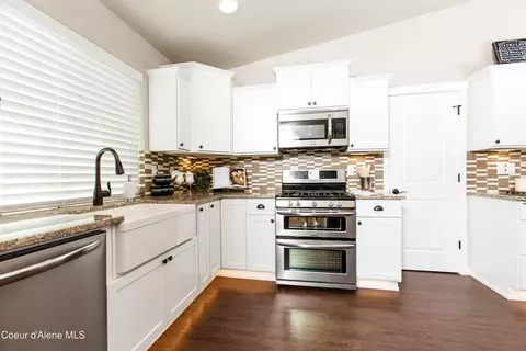 Kitchen - 1270 E Walton Ave, Post Falls, ID 83854 photo 3 of 4