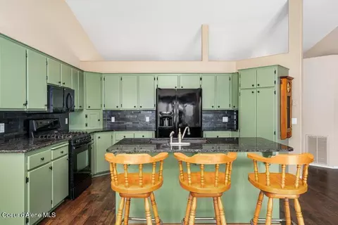 Kitchen - 4970 E Shoreline Dr, Post Falls, ID 83854 photo 2 of 2
