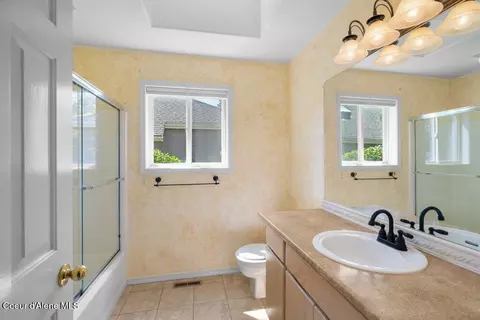 Bath - 4970 E Shoreline Dr, Post Falls, ID 83854 photo 3 of 3