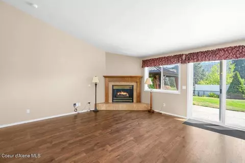 Living - 4970 E Shoreline Dr, Post Falls, ID 83854 photo 5 of 7