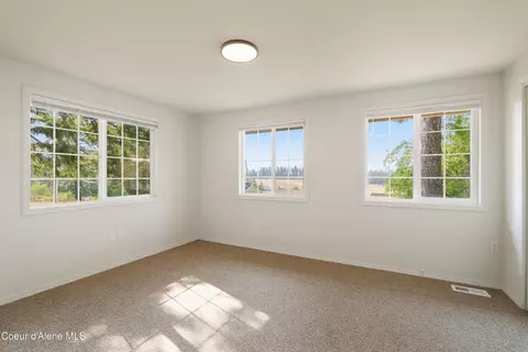 Bedroom - 5033 E Dodd Rd, Hayden, ID 83835 photo 2 of 7