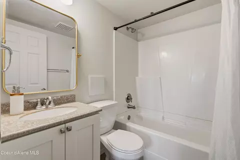 Bath - 5033 E Dodd Rd, Hayden, ID 83835 photo 7 of 7