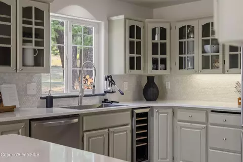 Kitchen - 5033 E Dodd Rd, Hayden, ID 83835 photo 2 of 4