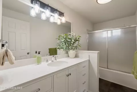Bath - 5033 E Dodd Rd, Hayden, ID 83835 photo 2 of 7