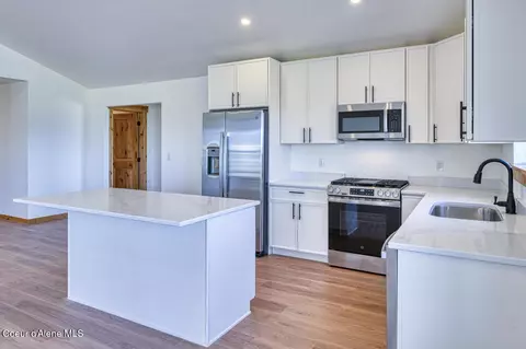 Kitchen - 3606 N Blaze Loop, Post Falls, ID 83854 photo 7 of 8