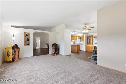 Living - 52 Promise Ln, Plummer, ID 83851 photo 4 of 5