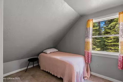 Bedroom - 6328 River Rd, Clark Fork, ID 83811 photo 5 of 15