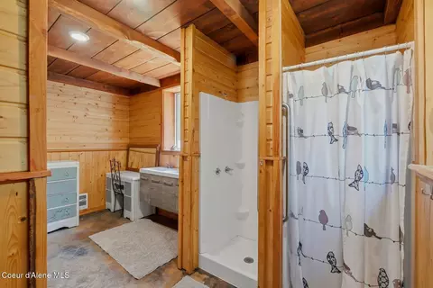 Bath - 6328 River Rd, Clark Fork, ID 83811 photo 5 of 7