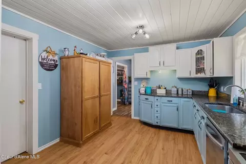 Kitchen - 6328 River Rd, Clark Fork, ID 83811 photo 2 of 7