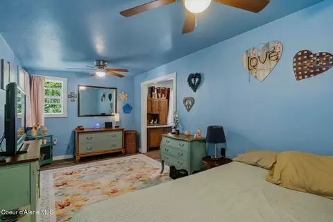 Bedroom - 6328 River Rd, Clark Fork, ID 83811 photo 1 of 15