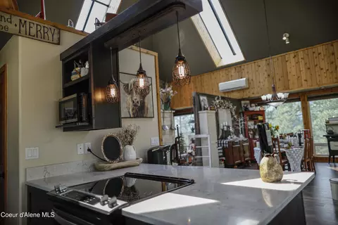 Kitchen - 483 Paradise Ln, Pinehurst, ID 83850 photo 6 of 15