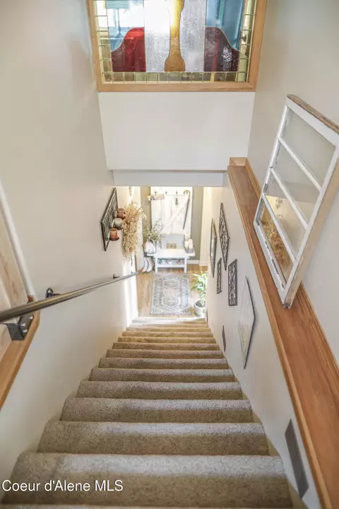 Entry Way - 483 Paradise Ln, Pinehurst, ID 83850 photo 7 of 10