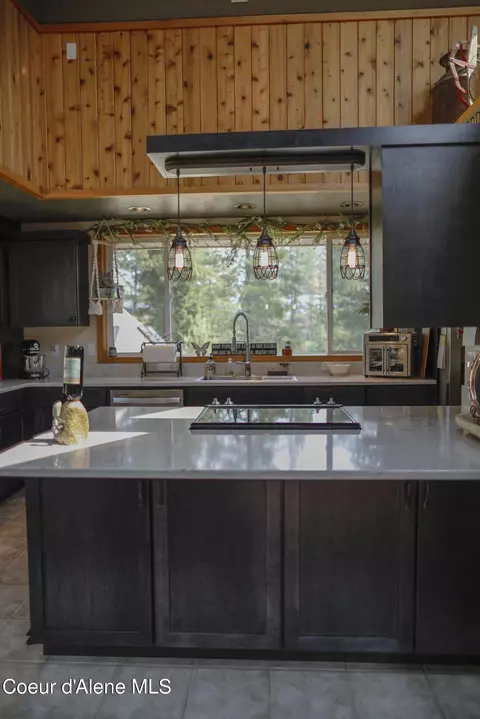 Kitchen - 483 Paradise Ln, Pinehurst, ID 83850 photo 2 of 15