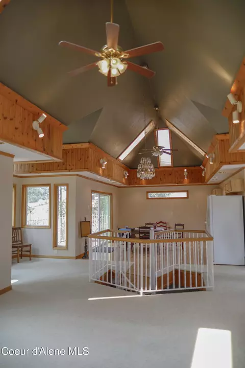 Dining - 483 Paradise Ln, Pinehurst, ID 83850 photo 6 of 6