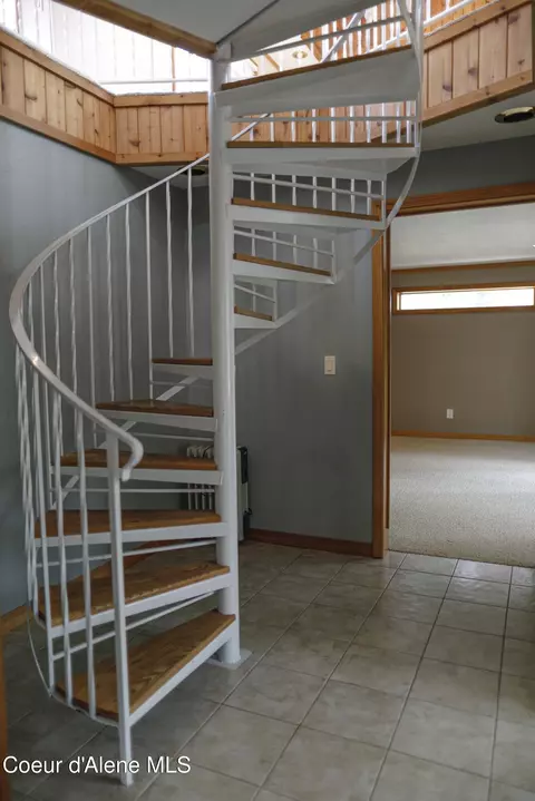 Entry Way - 483 Paradise Ln, Pinehurst, ID 83850 photo 13 of 13
