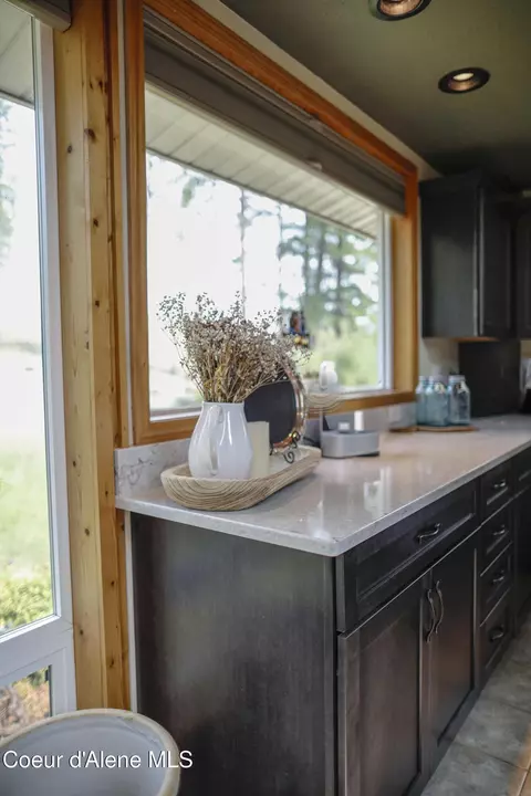 Kitchen - 483 Paradise Ln, Pinehurst, ID 83850 photo 12 of 15