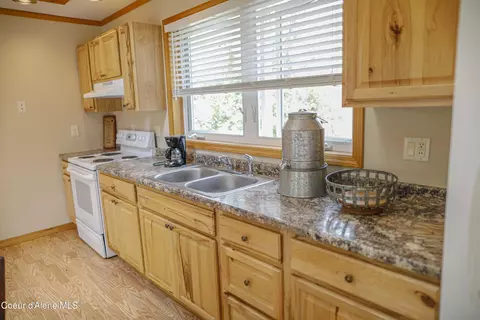 Kitchen - 483 Paradise Ln, Pinehurst, ID 83850 photo 17 of 18