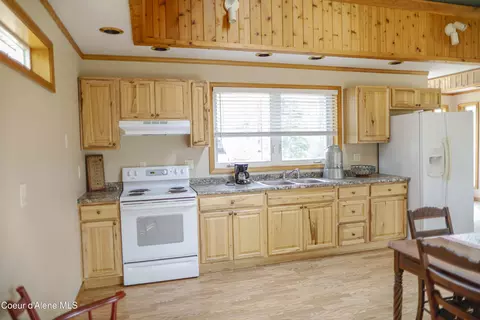 Kitchen - 483 Paradise Ln, Pinehurst, ID 83850 photo 18 of 18
