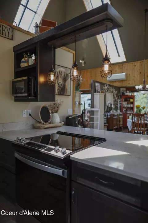 Kitchen - 483 Paradise Ln, Pinehurst, ID 83850 photo 7 of 15