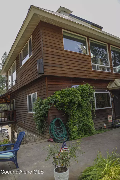 Exterior - 483 Paradise Ln, Pinehurst, ID 83850 photo 3 of 11