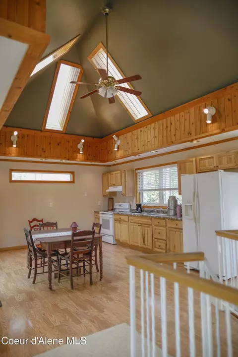 Kitchen - 483 Paradise Ln, Pinehurst, ID 83850 photo 16 of 18