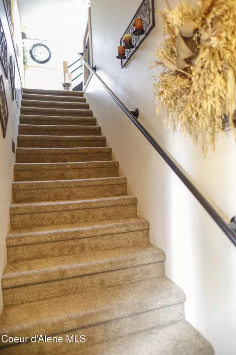 Entry Way - 483 Paradise Ln, Pinehurst, ID 83850 photo 8 of 10