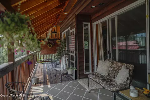 Exterior - 483 Paradise Ln, Pinehurst, ID 83850 photo 9 of 11