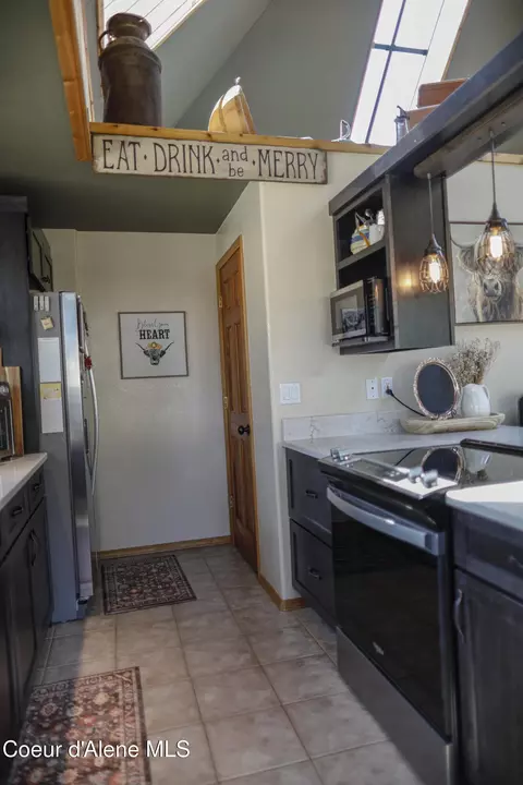 Kitchen - 483 Paradise Ln, Pinehurst, ID 83850 photo 10 of 15