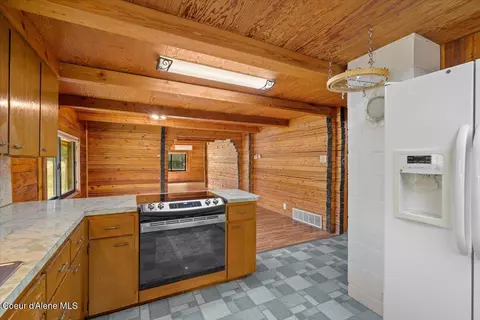 Kitchen - 1034 E Settlement Rd, Priest River, ID 83856 photo 4 of 4