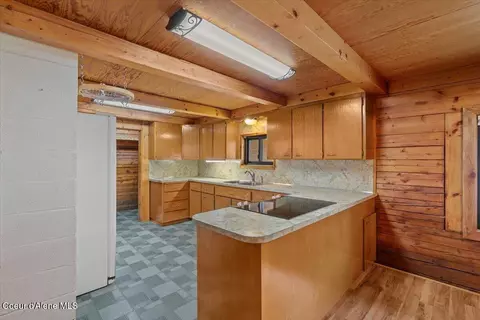 Kitchen - 1034 E Settlement Rd, Priest River, ID 83856 photo 2 of 4