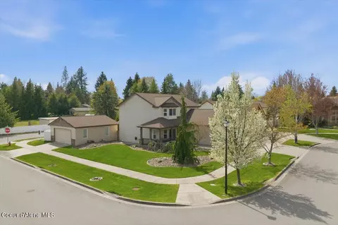 621 E Round Up Cir, Hayden, ID 83835