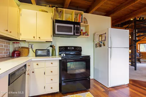 Kitchen - 524 Glacier Loop, Bayview, ID 83803 photo 2 of 2