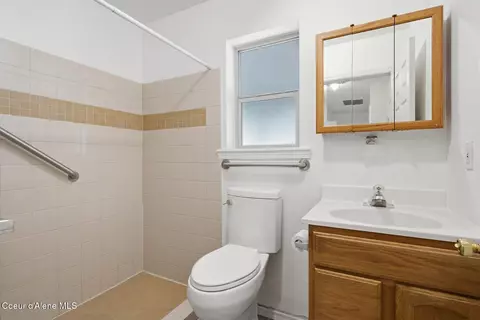 Bath - 1613 Cedar St, Sandpoint, ID 83864 photo 1 of 1
