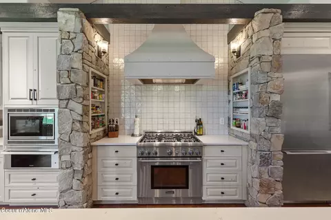 Kitchen - 6604 S Jackleg Trl, Harrison, ID 83833 photo 5 of 7