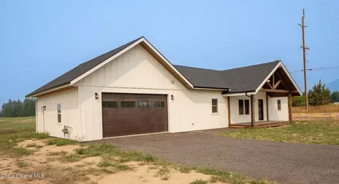 24 Beulah Pl, Moyie Springs, ID 83845