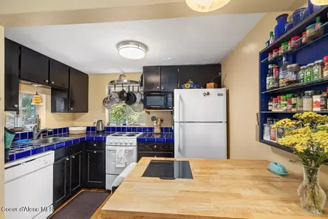 Kitchen - 580 Rocky Point Loop Rd, Plummer, ID 83851 photo 2 of 3