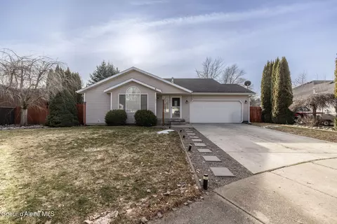 1066 Ezra Ave, Hayden, ID 83835