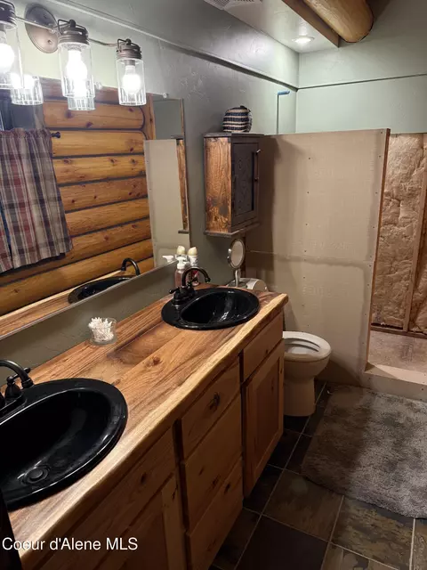 Bath - 3882 Cavanaugh Bay Rd, Coolin, ID 83821 photo 1 of 2