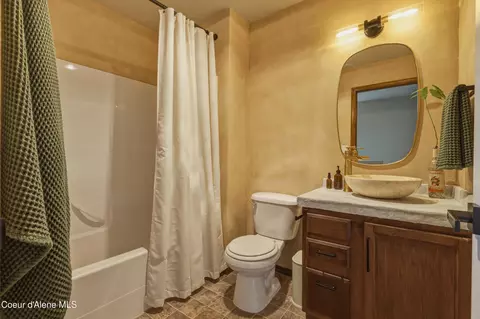Bath - 3317 E Brownstone Ct, Post Falls, ID 83854 photo 3 of 9