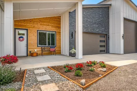 Exterior - 125 Ferry Rd, Sagle, ID 83860 photo 4 of 19