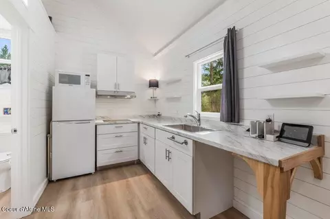 Kitchen - 125 Ferry Rd, Sagle, ID 83860 photo 7 of 8