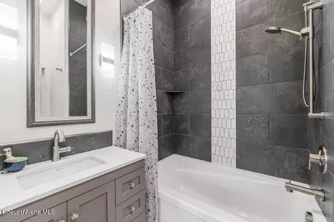 Bath - 125 Ferry Rd, Sagle, ID 83860 photo 1 of 3