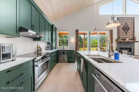 Kitchen - 125 Ferry Rd, Sagle, ID 83860 photo 3 of 8