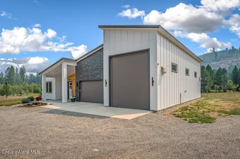 Exterior - 125 Ferry Rd, Sagle, ID 83860 photo 2 of 19
