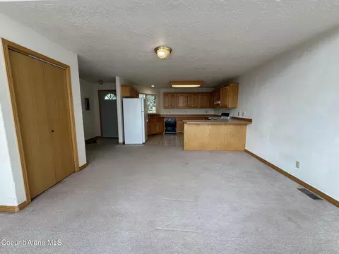Living - 75 Silver Ridge Cir #203, Kellogg, ID 83837 photo 5 of 7