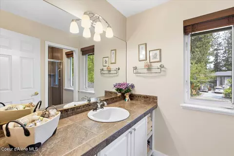 Bath - 5124 E Shoreline Dr, Post Falls, ID 83854 photo 2 of 3