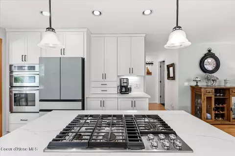 Kitchen - 5124 E Shoreline Dr, Post Falls, ID 83854 photo 9 of 10