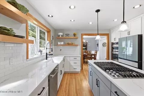 Kitchen - 5124 E Shoreline Dr, Post Falls, ID 83854 photo 5 of 10