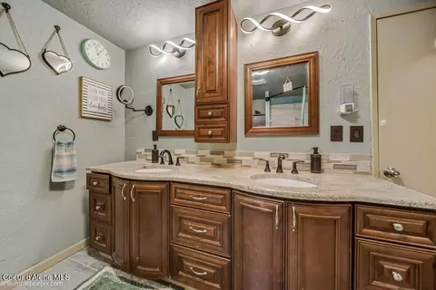 Bath - 305 E 15th Ave, Post Falls, ID 83854 photo 2 of 4